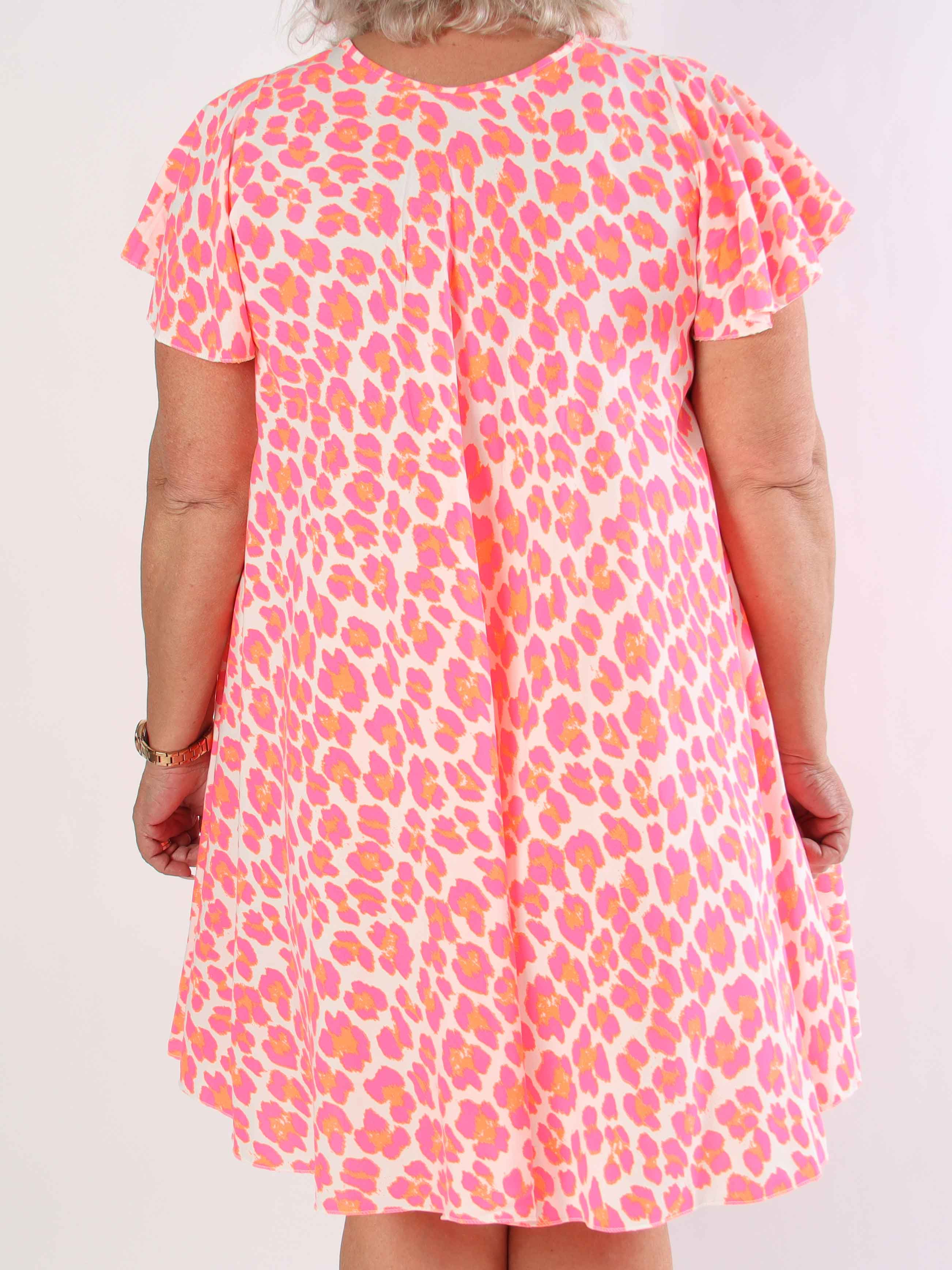 Chione - Söt plus size kklänning i A-form med leopardmönster